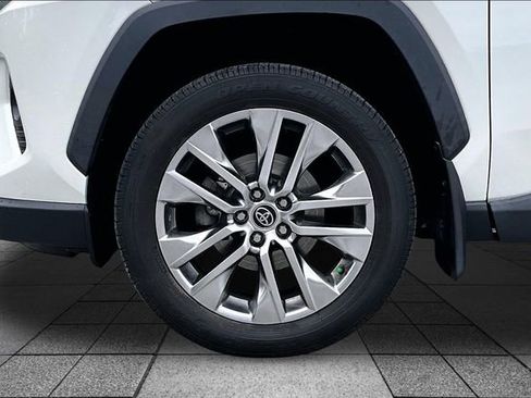 Used 2021 Toyota RAV4 XLE Premium AWD/4WD image 5