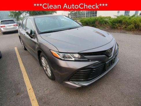 Used 2020 Toyota Camry LE FWD image 3