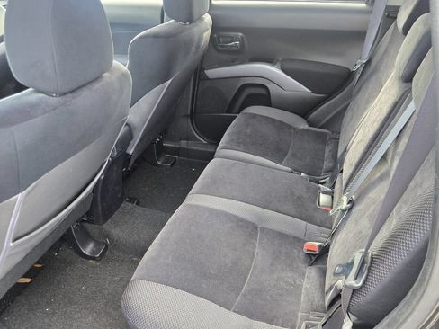 Used 2010 Mitsubishi Outlander ES FWD image 6