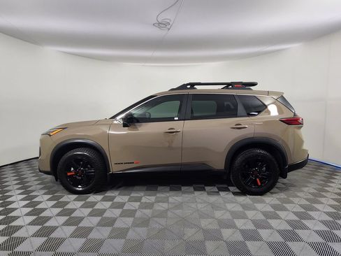 Used 2025 Nissan Rogue SV AWD/4WD image 2