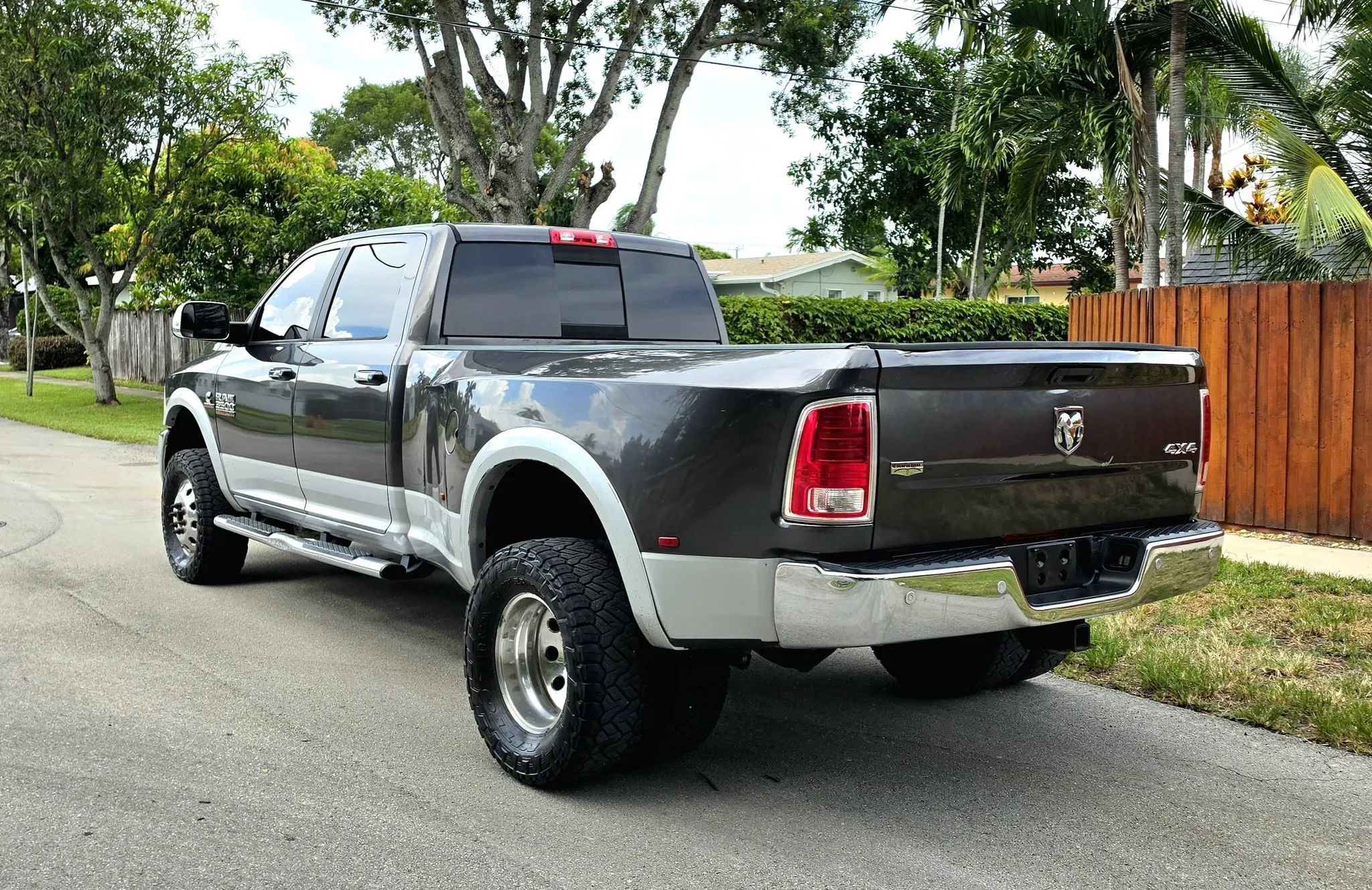 Used 2017 RAM 3500 Laramie AWD/4WD image 13