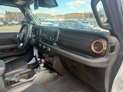 Used 2024 Jeep Wrangler Sahara w/ Technology Group image 11
