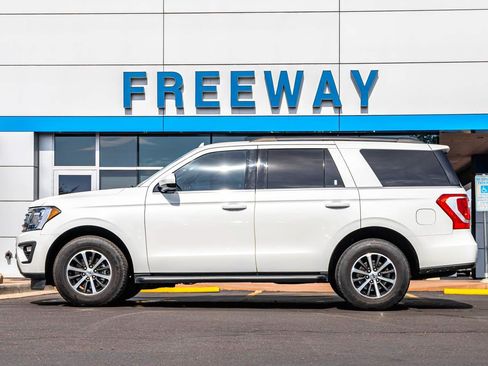 Used 2021 Ford Expedition XLT AWD/4WD image 2