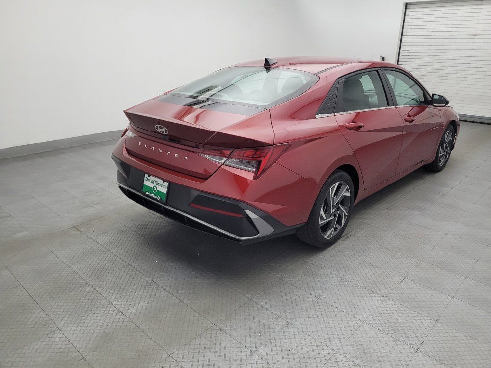 Used 2025 Hyundai Elantra SEL FWD image 9