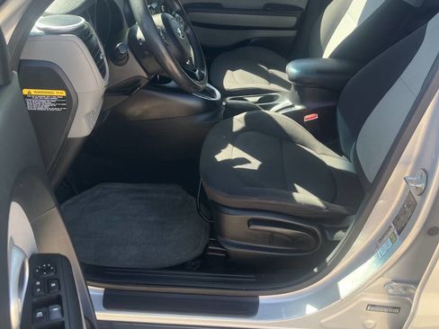 Used 2015 Kia Soul image 12