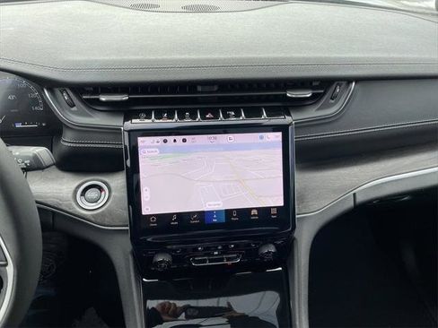 Certified 2023 Jeep Grand Cherokee Limited w/ Luxury Tech Group II image 18