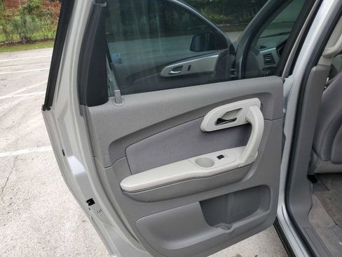 Used 2011 Chevrolet Traverse LS FWD image 16