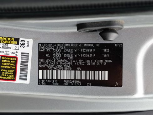 Used 2023 Toyota Sienna XLE FWD image 61
