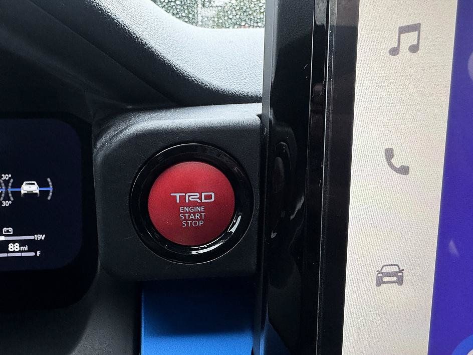 Used 2024 Toyota Tacoma TRD Off-Road w/ TRD Off Road Upgrade Package AWD/4WD image 30