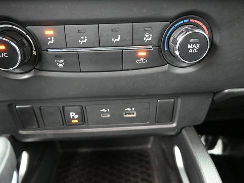 Used 2023 Nissan Frontier SV w/ Technology Package RWD image 14