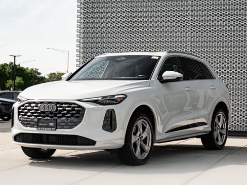 Certified 2025 Audi Q5 Premium w/ Premium Plus AWD/4WD image 7