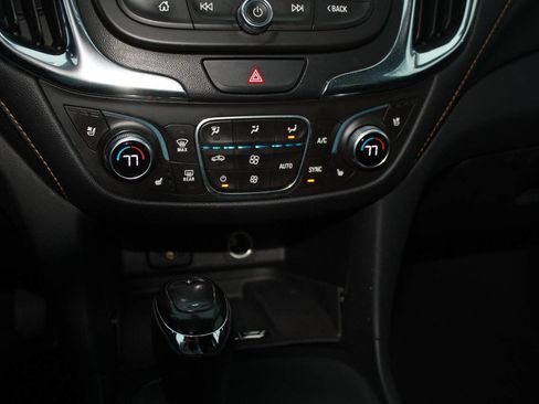 Used 2018 Chevrolet Equinox Premier image 13