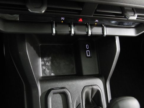 Certified 2024 Chevrolet Colorado W/T image 15