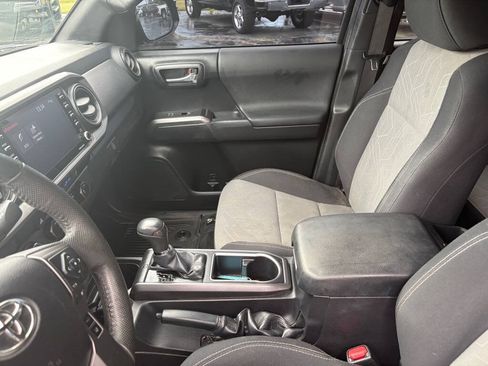 Used 2021 Toyota Tacoma TRD Sport AWD/4WD image 15
