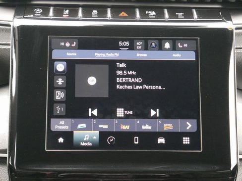 Used 2023 Jeep Grand Cherokee Altitude image 17