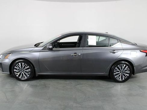 Certified 2023 Nissan Altima 2.5 SV w/ SV Premium Package FWD image 19