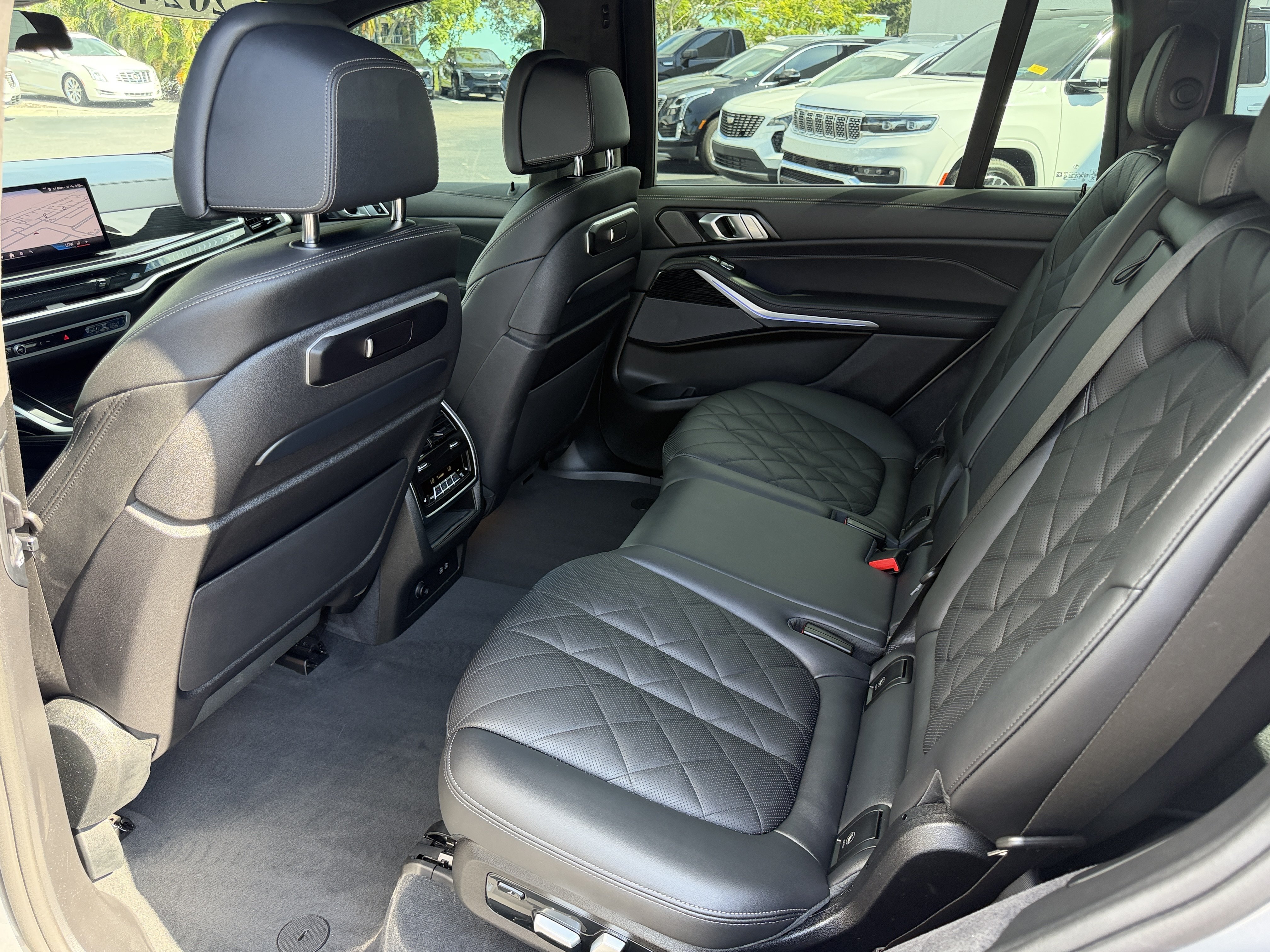Used 2024 BMW X7 xDrive40i w/ Executive Package AWD/4WD image 16