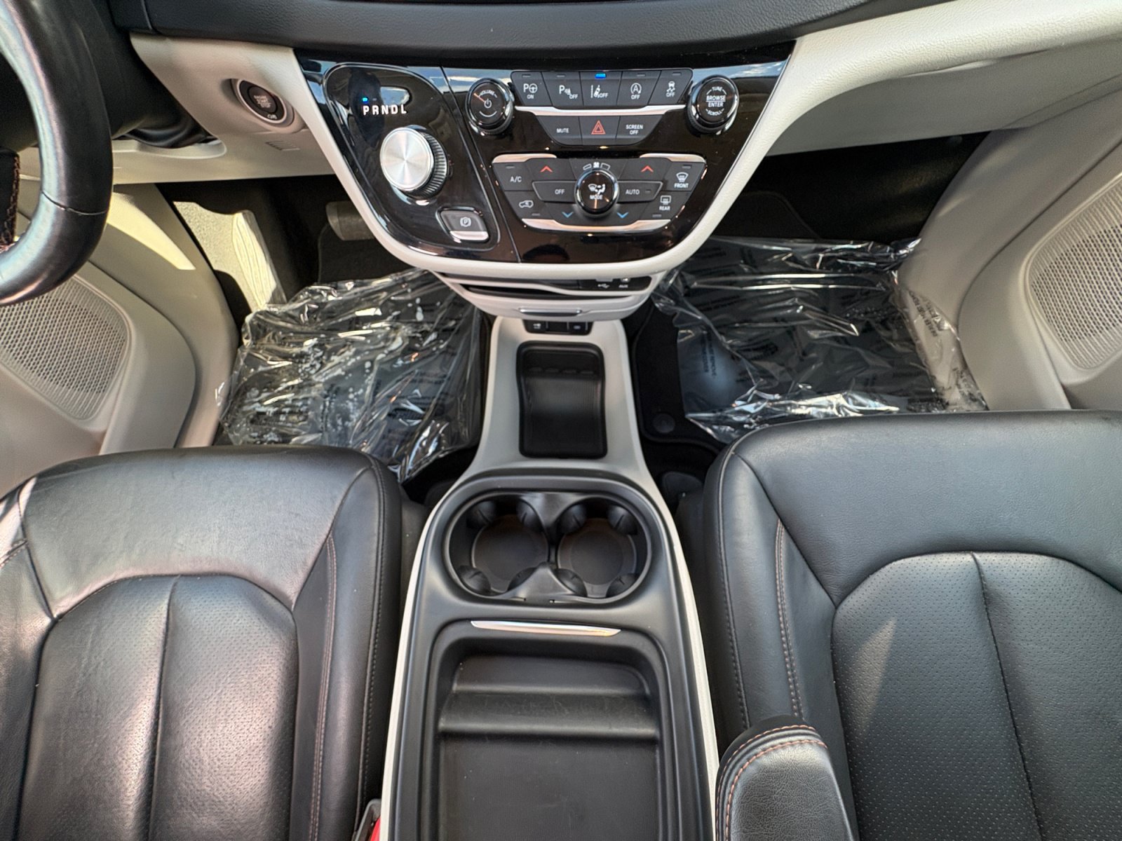 Used 2020 Chrysler Pacifica Touring-L w/ Advanced Safetytec Group FWD image 12