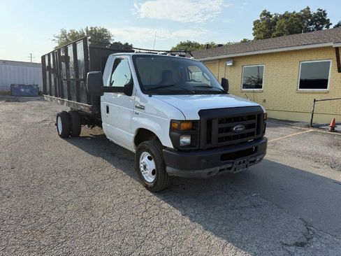 Used 2011 Ford E-450 and Econoline 450 Super Duty image 3