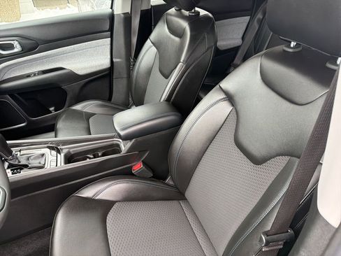 Used 2022 Jeep Compass Latitude image 9