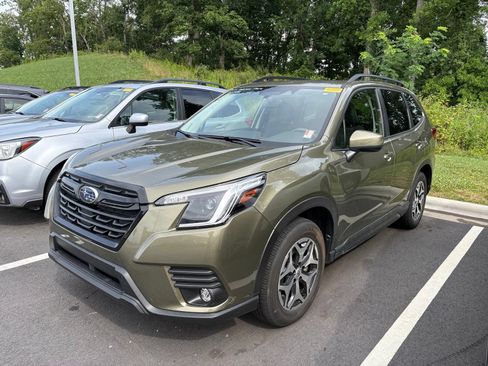 Certified 2024 Subaru Forester Premium AWD/4WD image 3