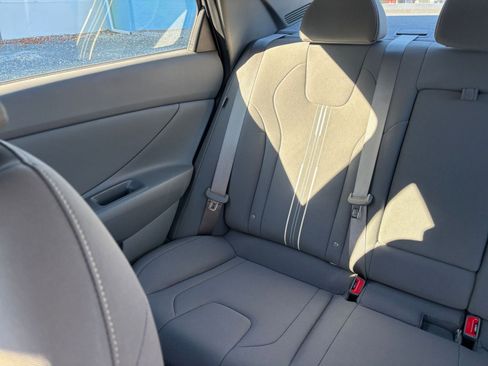 Used 2025 Hyundai Elantra SEL image 35