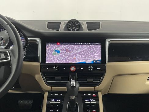 Used 2025 Porsche Macan image 19