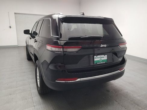 Used 2023 Jeep Grand Cherokee Laredo RWD image 6