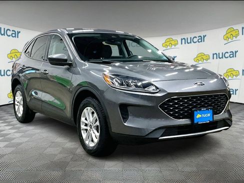Used 2022 Ford Escape SE w/ Cold Weather Package AWD/4WD image 1