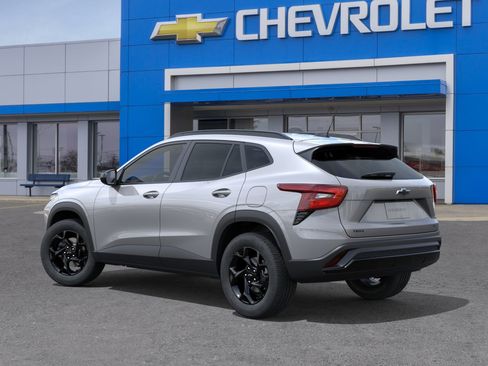 New 2026 Chevrolet Trax LT w/ Driver Confidence Package FWD image 3