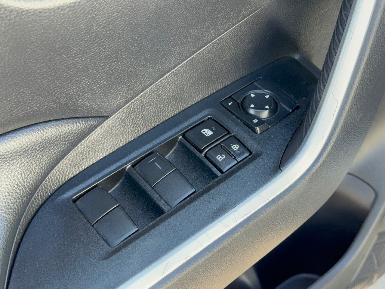 Used 2025 Toyota RAV4 LE FWD image 15