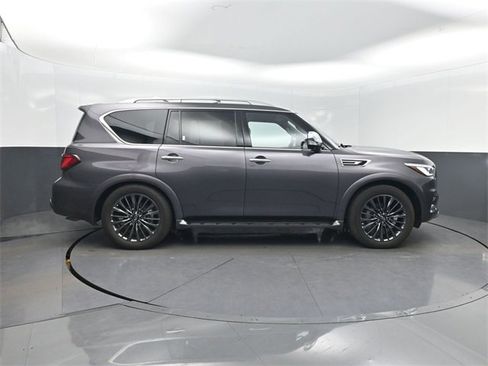 Used 2022 INFINITI QX80 Sensory w/ All-Season Package image 39