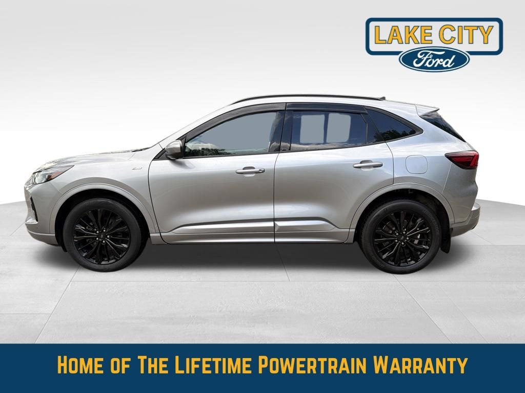 Used 2023 Ford Escape ST-Line Elite AWD/4WD image 2