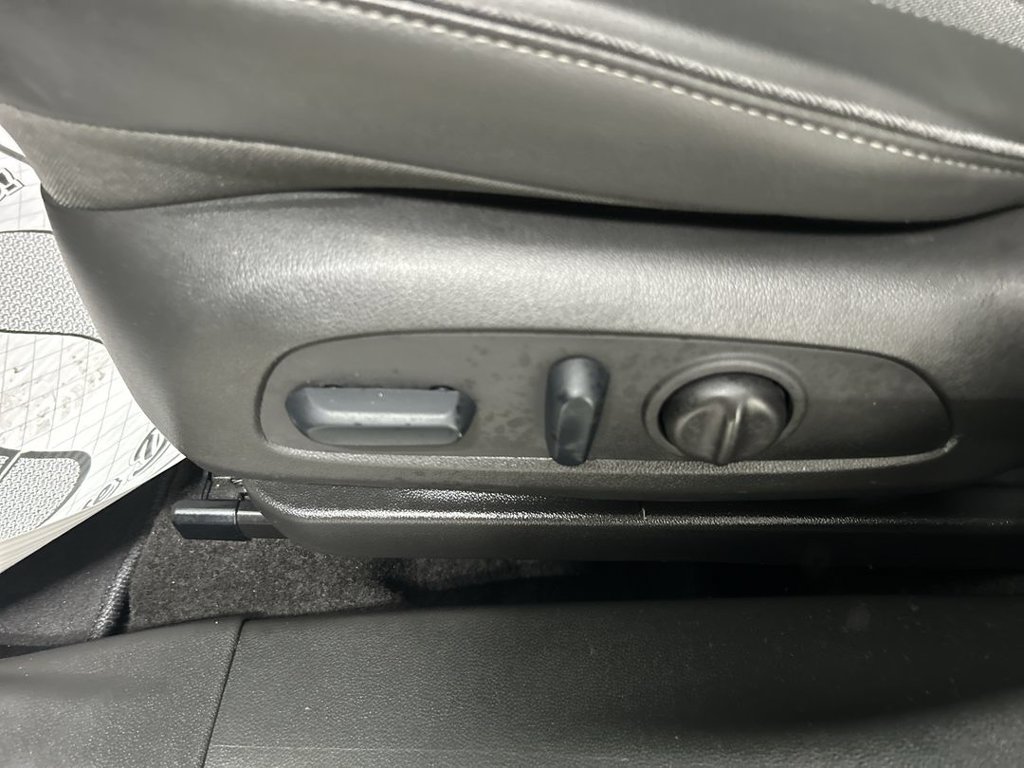 Certified 2023 Buick Encore GX Preferred w/ Cold Weather Comfort Package AWD/4WD image 10