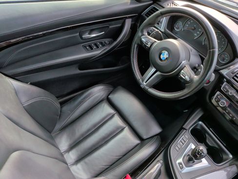 Used 2020 BMW M4 Convertible w/ Competition Package RWD image 34