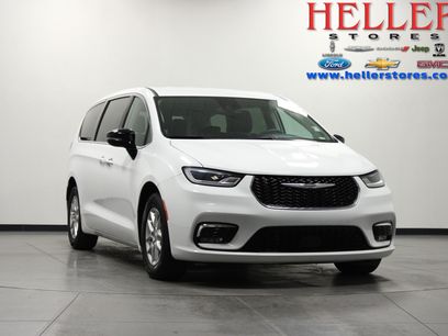 Used 2024 Chrysler Pacifica Touring-L