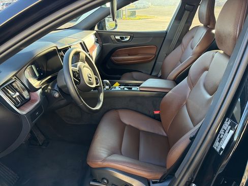 Certified 2025 Volvo XC60 B5 Plus image 6
