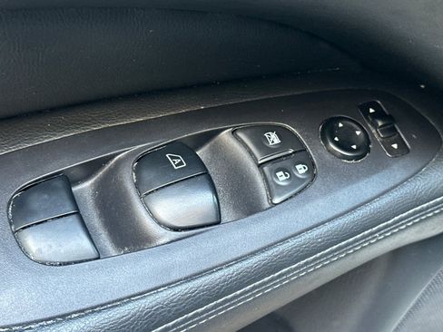 Used 2020 Nissan Pathfinder S FWD image 12