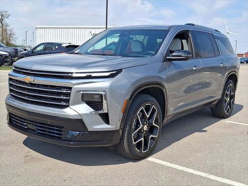 New 2025 Chevrolet Traverse High Country w/ LPO, Illumination Package FWD image 10
