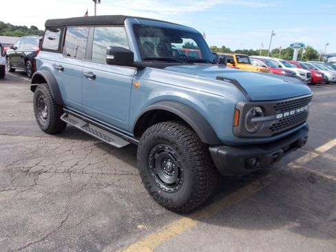 Used 2025 Ford Bronco Badlands AWD/4WD image 1
