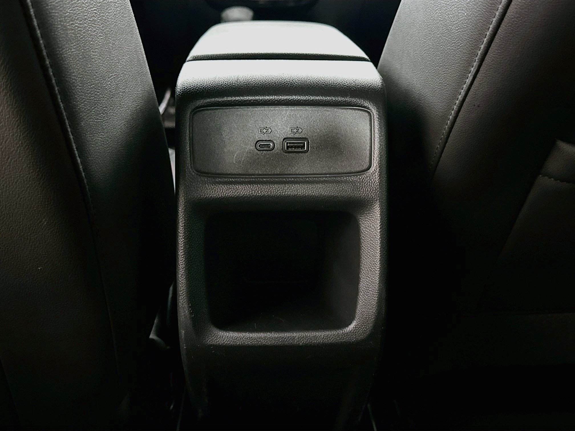 Used 2024 Chevrolet Trax RS w/ Sunroof Package FWD image 28