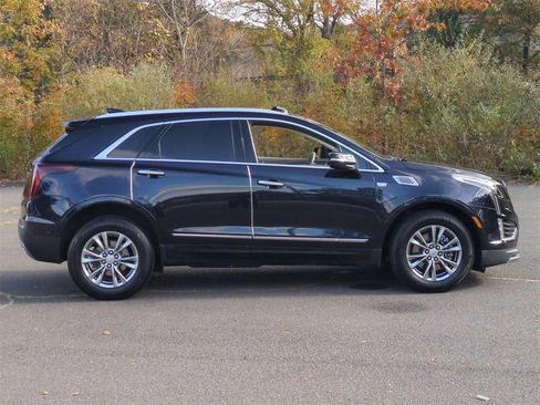Used 2021 Cadillac XT5 Premium Luxury image 3