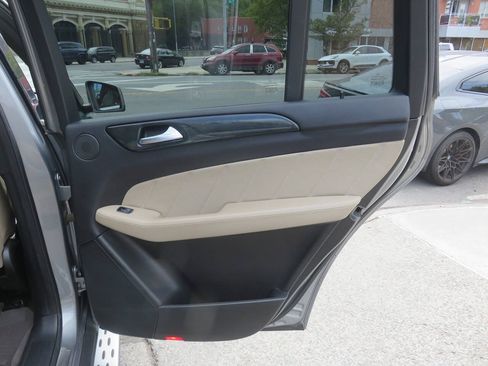 Used 2016 Mercedes-Benz GL 450 4MATIC image 31
