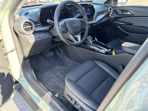 Used 2025 Chevrolet Trax ACTIV w/ Driver Confidence Package image 10