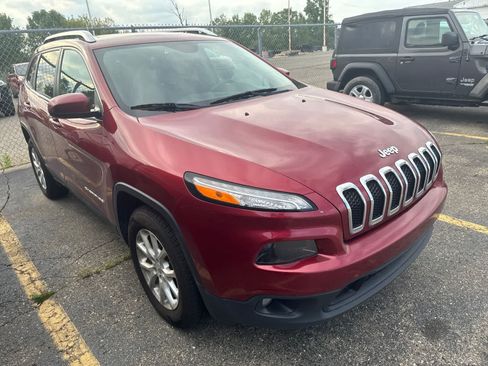 Used 2016 Jeep Cherokee Latitude w/ Cold Weather Group AWD/4WD image 22