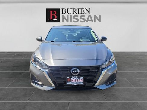 Used 2024 Nissan Altima 2.5 SV AWD/4WD image 8