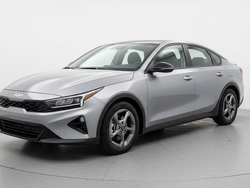 Used 2025 Kia K4 LXS image 3