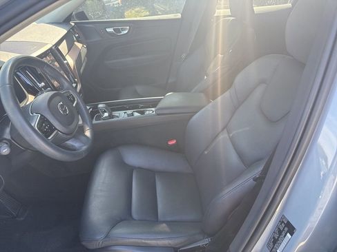 Used 2024 Volvo XC60 B5 Plus image 5