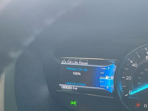 Used 2018 Ford Explorer XLT AWD/4WD image 15