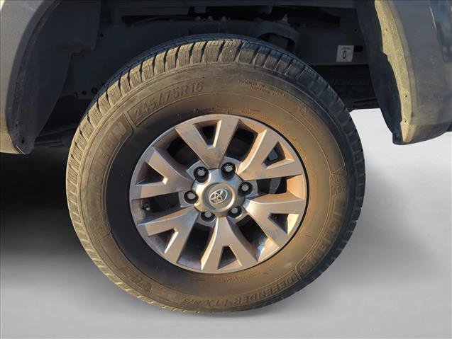 Used 2017 Toyota Tacoma SR5 w/ Tow Package RWD image 7